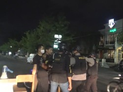 Tutup Jalan Malam Hari, Aksi Mahasiswa di Makassar Dibubarkan