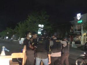 Tutup Jalan Malam Hari, Aksi Mahasiswa di Makassar Dibubarkan Tutup Jalan Malam Hari, Aksi Mahasiswa di Makassar Dibubarkan