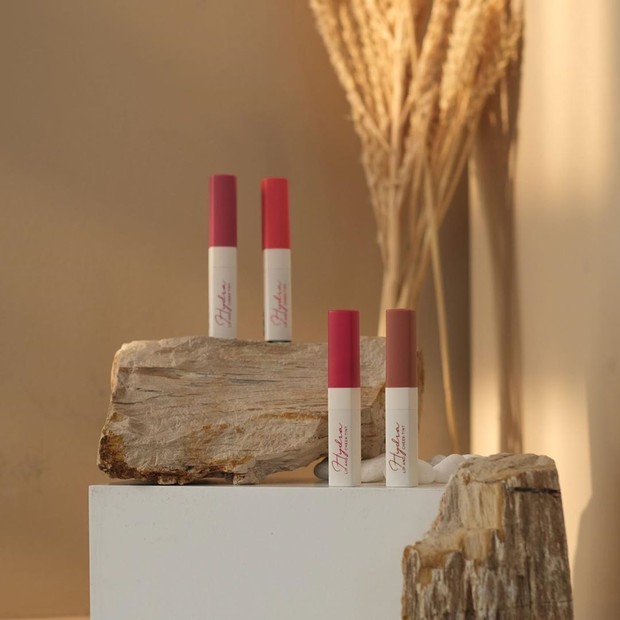 Rekomendasi lip & cheek lokal