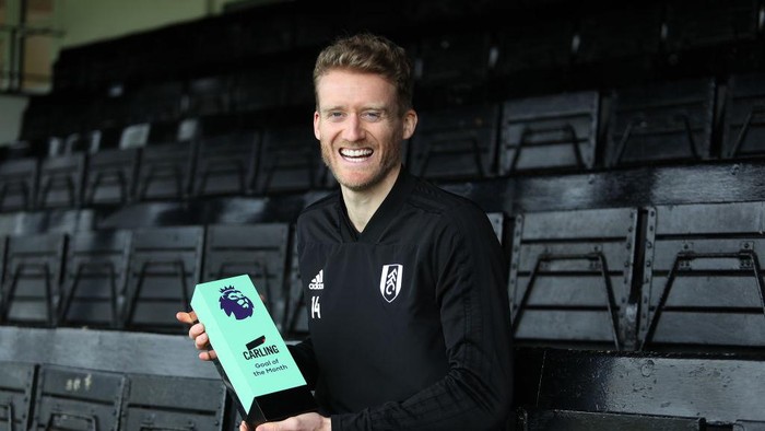 LONDON, ENGLAND - FEBRUARY 06:  Andre Schurrle of Fulham Wins the Carling Goal of the Month Award for January on February 06, 2019 in London, England. (Photo by Christopher Lee/Getty Images for Premier League)