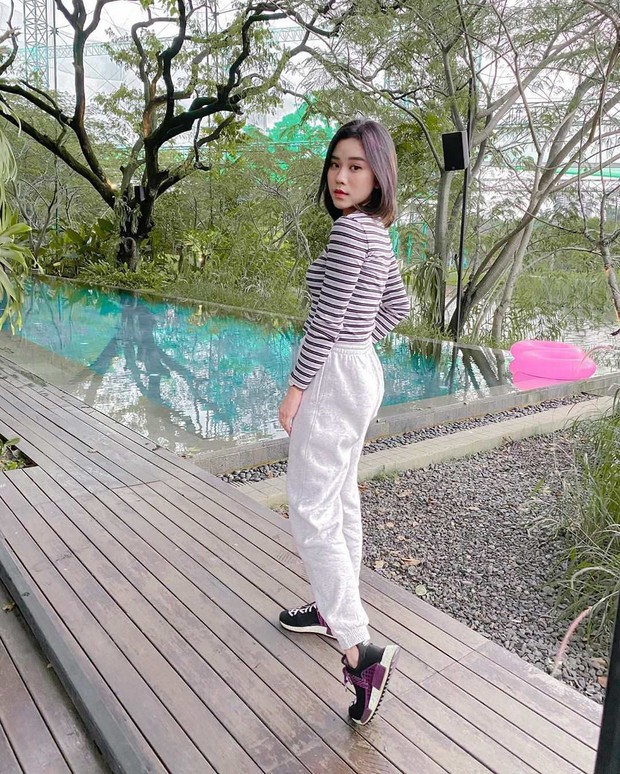 Selain berparas cantik dan manis, Jessica Jane juga memiliki selera fashion yang fashionable.