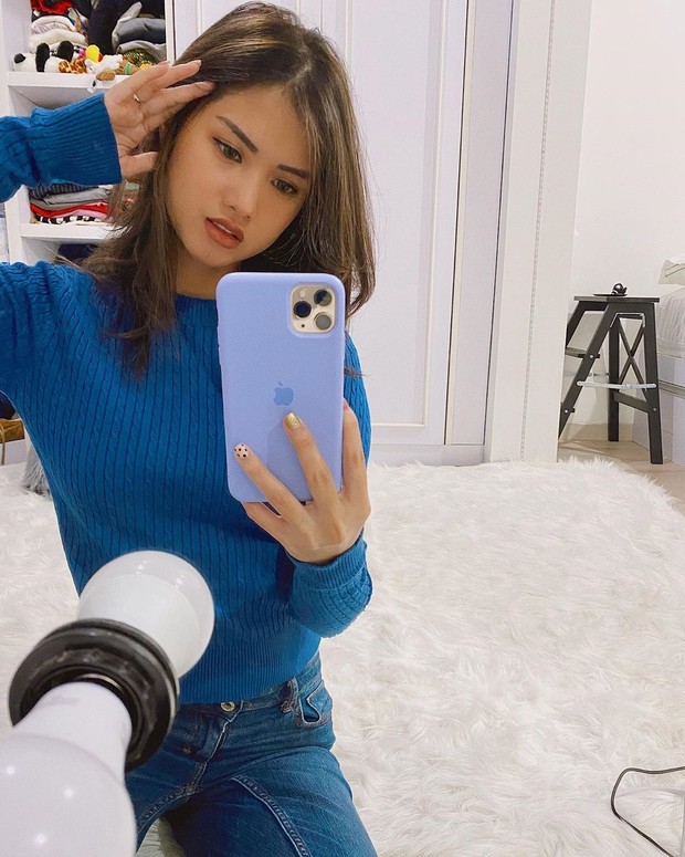 mirror Selfie Atries Angel