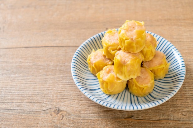 Dimsum di atas piring.