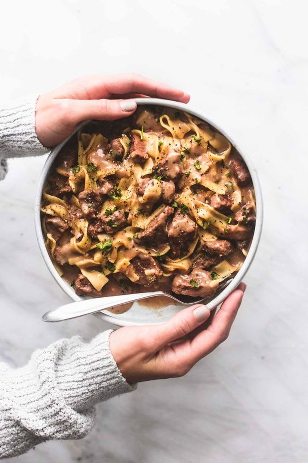 Kenikmatan dari perpaduan pasta, daging, dan cream sauce yang lezat.
