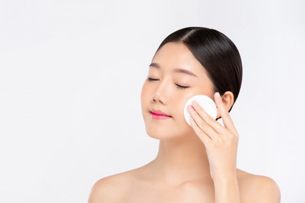 /Freepik.com Tips menggunakan exfoliating toner