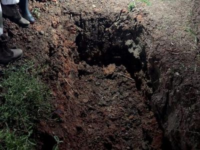 Foto-foto Makam yang Dibongkar dan Jenazah Hilang di Bekasi