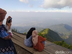 Pengunjungnya Membeludak, Gunung Telomoyo Ditutup Sementara
