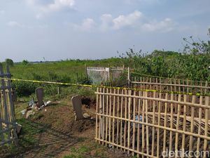 Olah TKP Makam Dibongkar di Bekasi, Polisi Kumpulkan Bukti Rambut-Tali Pocong