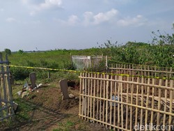 Olah TKP Makam Dibongkar di Bekasi, Polisi Kumpulkan Bukti Rambut-Tali Pocong
