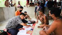 Momen Suku Anak Dalam Terima BST