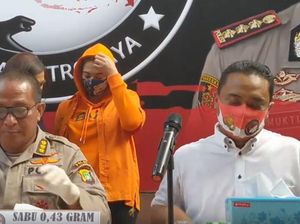 Positif Sabu, Ini Penampakan Catherine Wilson Berbaju Tahanan di Polda Metro