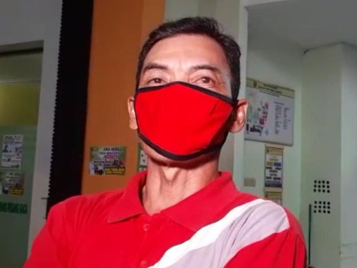 Jenazah pria di Ngawi batal dikuburkan karena mengeluarkan darah dari mulut dan hidung. Jenazah tersebut akan diautopsi.