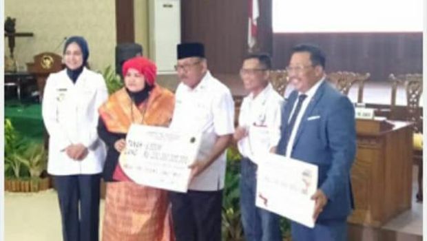 Istri Anang Hermansyah, Ashanty menyebut rumah mereka akan dibeli seorang perempuan dari Jember sebesar Rp 35 miliar. Calon pembeli rumah itu diduga merupakan orang yang pernah berjanji akan menyumbang PMI Jember Rp 16 miliar. Namun hingga saat ini janji itu tak kunjung ditepati.