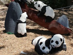 Kebun Binatang Ini Koleksi Hewan-hewan Lego, Cakep Banget!