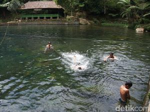 Foto: Kolam Alami yang Asyik di Bandung Barat