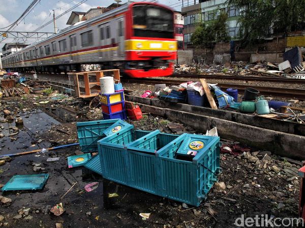 Yang Tersisa dari Pemukiman Pinggir Rel Kampung Bandan