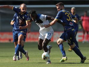 Atalanta Tertahan di Markas Hellas Verona
