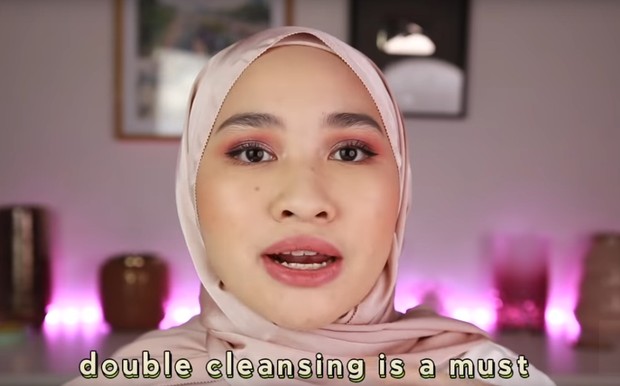 Double bahkan triple cleansing akan lebih baik dilakukan guna memastikan wajah benar-benar bersih