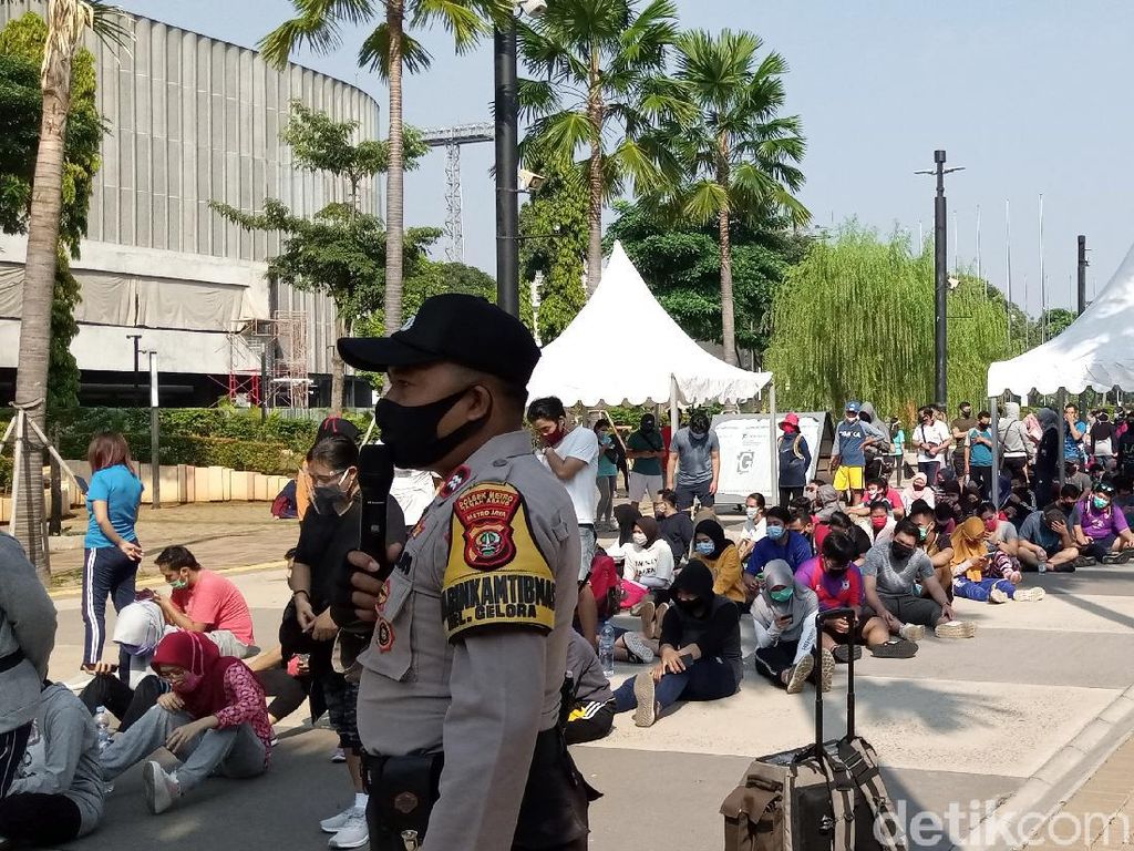 Ini Alasan Pengunjung Tetap Olahraga di GBK Meski Antrean Mengular Ini Alasan Pengunjung Tetap Olahraga di GBK Meski Antrean Mengular