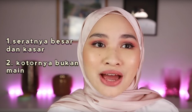 Sebaiknya, keringkan wajah dengan tisu yang lebih steril dan lembut