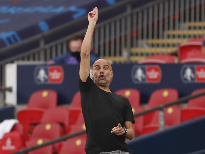 LONDON, ENGLAND - JULY 18: Pep Guardiola, Manager of Manchester City gives his team instructions during the FA Cup Semi Final match between Arsenal and Manchester City at Wembley Stadium on July 18, 2020 in London, England. Football Stadiums around Europe remain empty due to the Coronavirus Pandemic as Government social distancing laws prohibit fans inside venues resulting in all fixtures being played behind closed doors. (Photo by Matthew Childs/Pool via Getty Images)