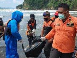 Wisatawan di Tulungagung yang Hilang Tersapu Ombak Ditemukan Tak Bernyawa
