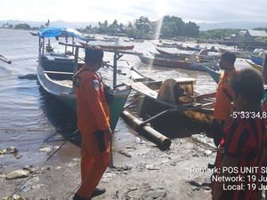 Nelayan di Bulukumba Selamat dari Maut Usai Kapalnya Terbalik