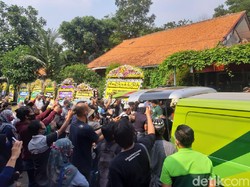 Jenazah Sapardi Djoko Damono Diberangkatkan ke Peristirahatan Terakhir