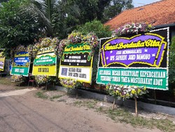 Karangan Bunga Jokowi hingga Anies Baswedan untuk Sapardi Djoko Damono