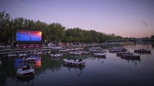 Unik! Di Prancis Ada Bioskop Terapung Lho