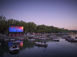 Unik! Di Prancis Ada Bioskop Terapung Lho Unik! Di Prancis Ada Bioskop Terapung Lho
