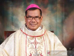 Sembuh, Uskup Agung Medan Keluar dari RS Usai Dirawat Akibat Corona Sembuh, Uskup Agung Medan Keluar dari RS Usai Dirawat Akibat Corona