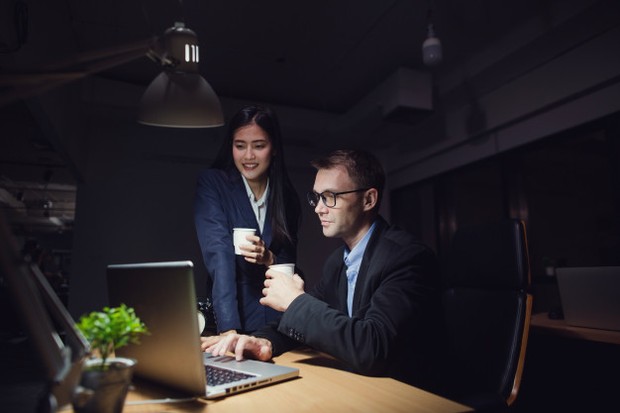 Mengonsumsi kopi secara berlebihan saat kerja shift malam hanya akan menambah masalah.