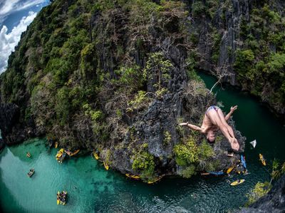 Seru! Aksi Lompat Bebas di Pulau Palawan Filipina