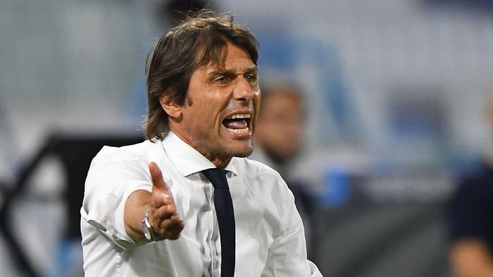 FERRARA, ITALY - JULY 16:  Antonio Conte head coach of FC Internazionale reacts during the Serie A match between SPAL and FC Internazionale at Stadio Paolo Mazza on July 16, 2020 in Ferrara, Italy.  (Photo by Alessandro Sabattini/Getty Images)