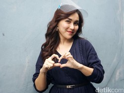 Ibunda Ayu Ting Ting Puji Adit Jayusman: Idaman Banget