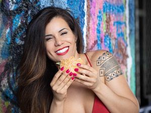 Jadi Model Playboy, Chef Seksi Ini Bikin Menu Pembangkit Libido