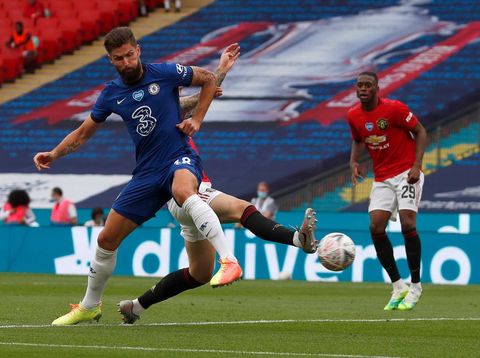 LONDON, ENGLAND - JULY 19: Olivier Giroud of Chelsea scores his teams first goal during the FA Cup Semi Final match between Manchester United and Chelsea at Wembley Stadium on July 19, 2020 in London, England. Football Stadiums around Europe remain empty due to the Coronavirus Pandemic as Government social distancing laws prohibit fans inside venues resulting in all fixtures being played behind closed doors. (Photo by Alastair Grant/Pool via Getty Images)