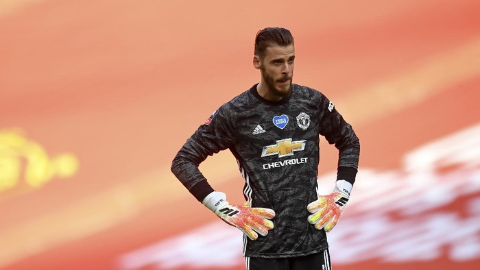 Manchester Uniteds goalkeeper David de Gea stands hands on hips after conceding the second goal during the English FA Cup semifinal soccer match between Chelsea and Manchester United at Wembley Stadium in London, England, Sunday, July 19, 2020. (Andy Rain, Pool via AP)