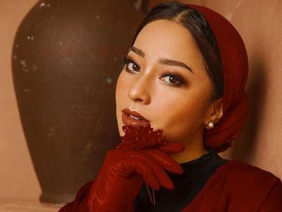 8 Gaya Hijab Jipon Ala Nikita Willy yang Tuai Kritik Netizen