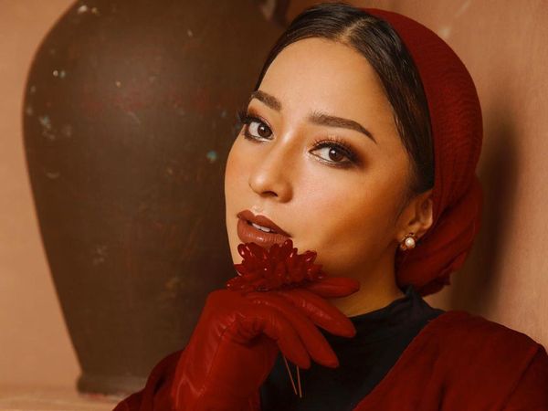 8 Gaya Hijab Jipon Ala Nikita Willy yang Tuai Kritik Netizen