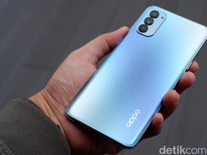 Menggenggam Ponsel Trendi OPPO Reno4 yang Bakal Dirilis