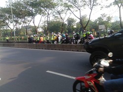 Pritt! Sejumlah Motor Terobos Busway di Manggarai Kena Tilang