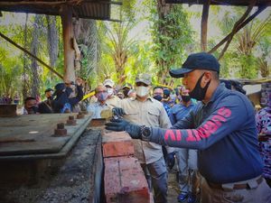 Penyulingan Minyak Ilegal Terbongkar di Riau, 4 Orang Diringkus