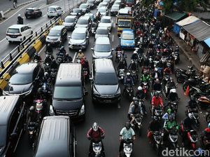 Strategi DKI Batasi Kendaraan Pribadi: Ganjil-Genap sampai Tarif Parkir Tinggi Strategi DKI Batasi Kendaraan Pribadi: Ganjil-Genap sampai Tarif Parkir Tinggi
