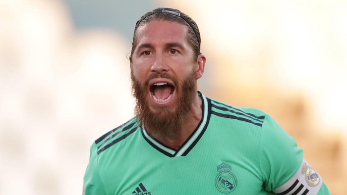 LEGANES, SPAIN - JULY 19: Sergio Ramos of Real Madrid celebrates his teams first goal during the Liga match between CD Leganes and Real Madrid CF at Estadio Municipal de Butarque on July 19, 2020 in Leganes, Spain. (Photo by Gonzalo Arroyo Moreno/Getty Images)