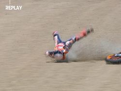 Kenapa Pebalap MotoGP Bisa Langsung Jalan Usai Alami Crash? Ini 3 Rahasianya