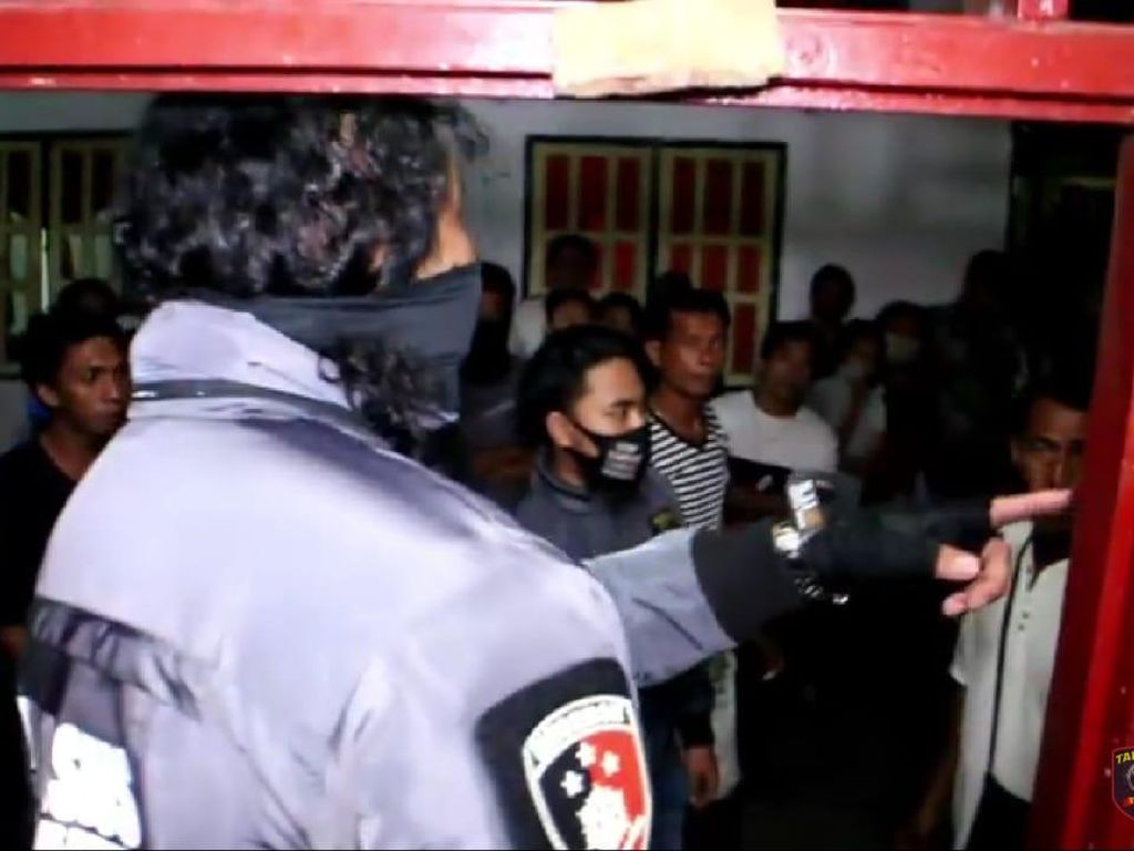 Inses Ibu-Anak di Sulut yang Bikin Emosi Warga Tersulut Inses Ibu-Anak di Sulut yang Bikin Emosi Warga Tersulut