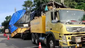 Potret Truk 74 Roda yang Habiskan Waktu 1 Tahun untuk Kirim Barang