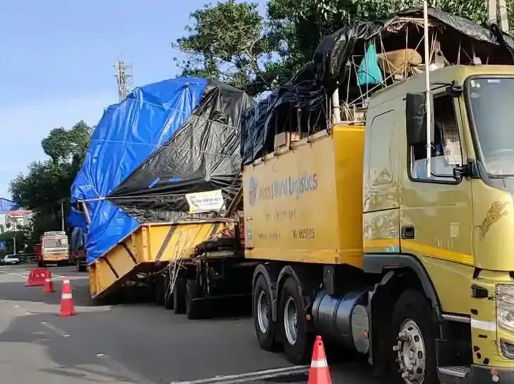 Potret Truk 74 Roda yang Habiskan Waktu 1 Tahun untuk Kirim Barang Potret Truk 74 Roda yang Habiskan Waktu 1 Tahun untuk Kirim Barang